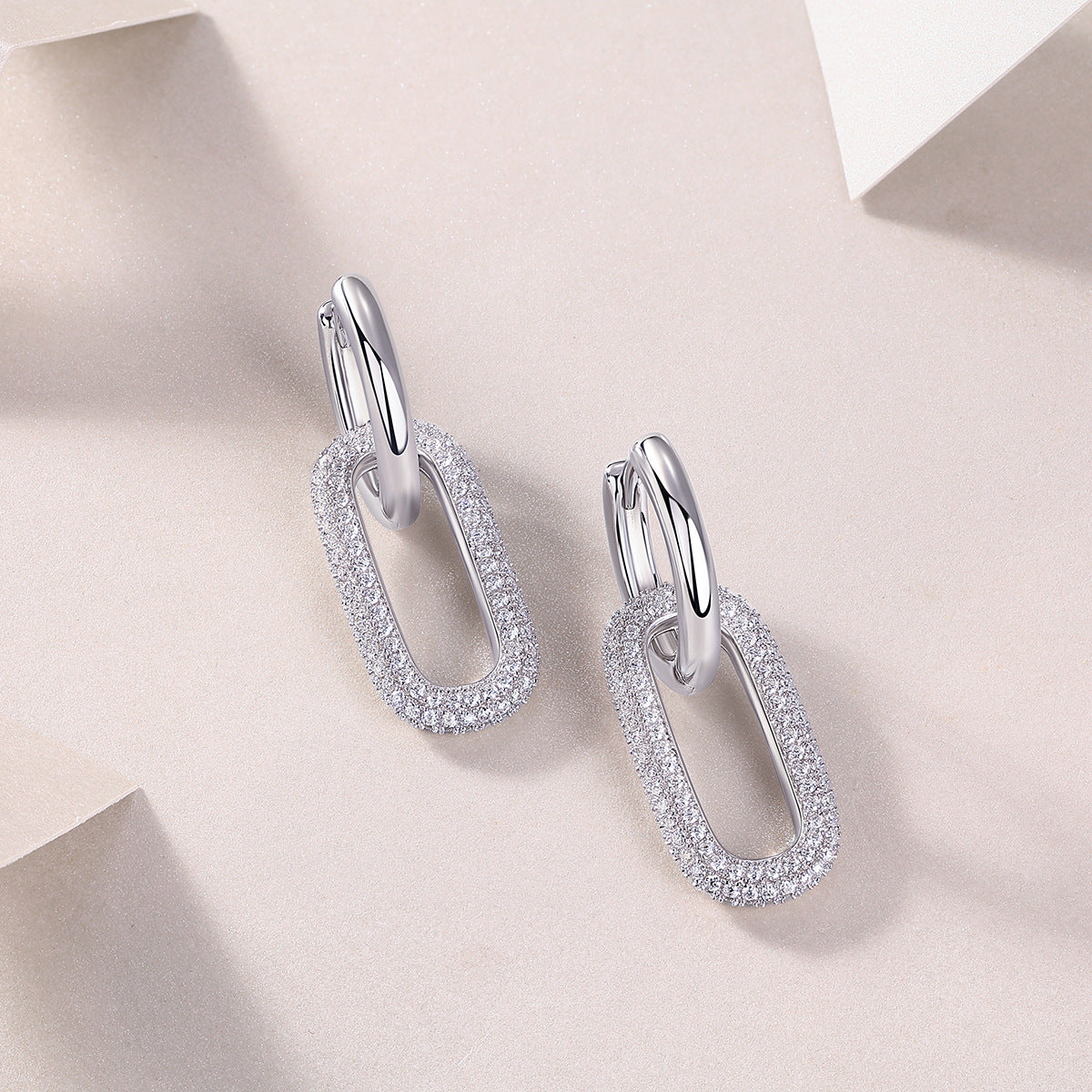 Eternelle Moissanite Earring