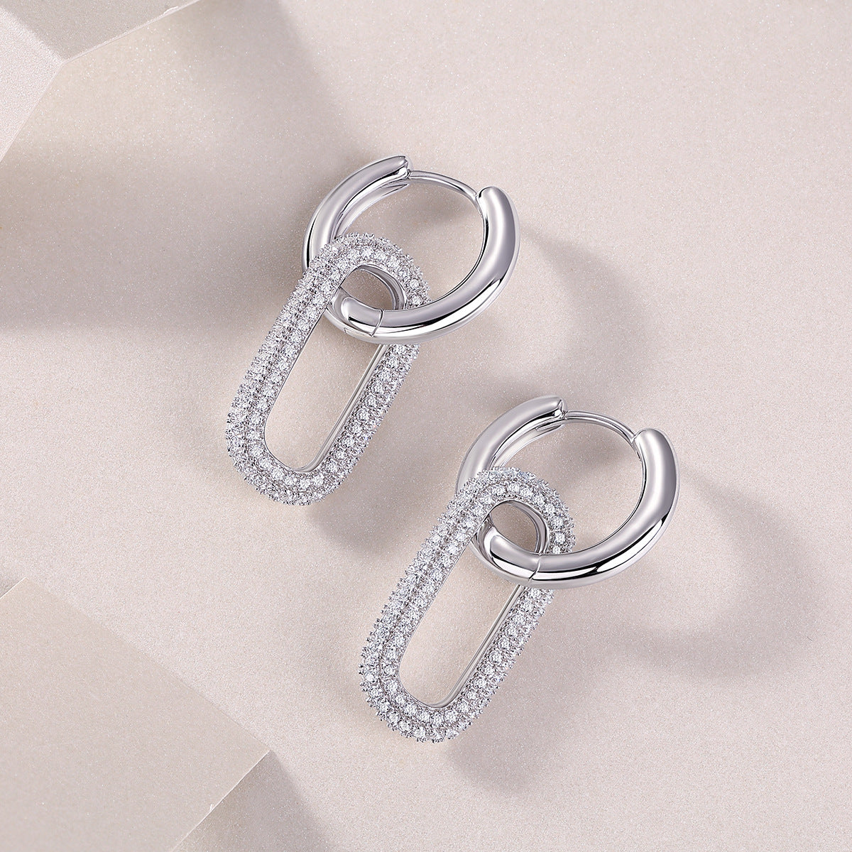 Eternelle Moissanite Earring