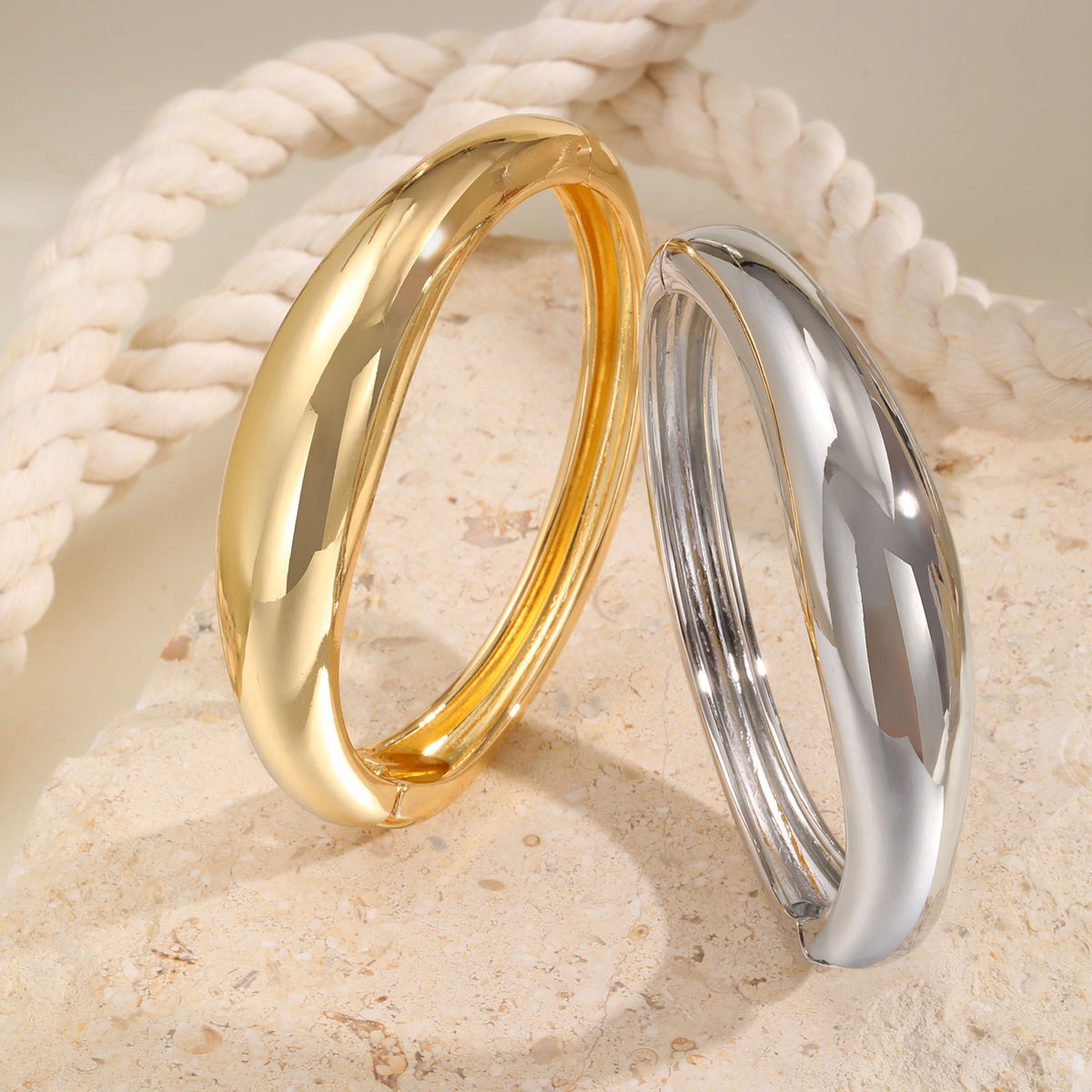 Zavière Bangle