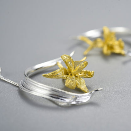 Flower-de- Drop Earrings